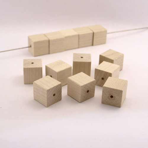 Dřevěné korálky Kostky 14x14mm Extra GAMEWA - 15ks