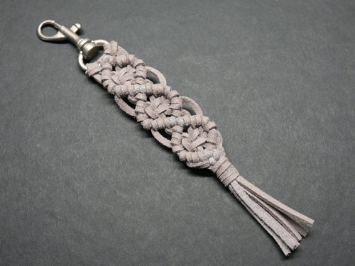 Macrame klíčenka/přívěsek - šedá,imitace kůže — foto 1