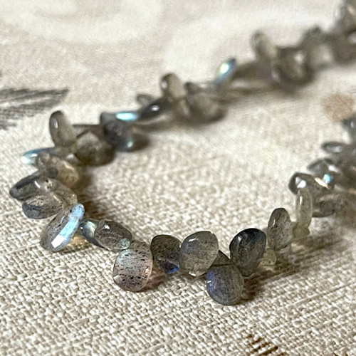 Labradorit brúsené brioletky / 6x4 - 7x5mm
