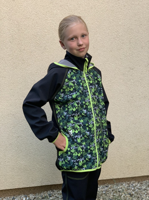 Softshellová bunda skladem 128/134