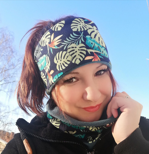 Listy na temně modré a petrolejový flees...Čelenka