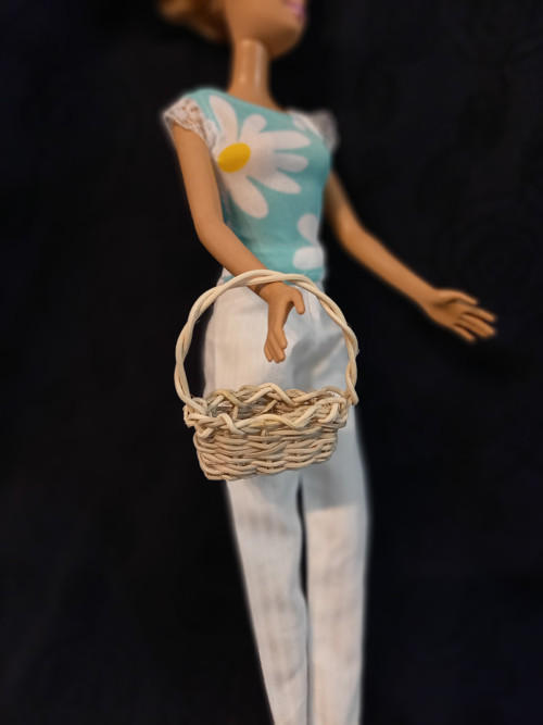 Košíček z pedigu pro panenky Barbie