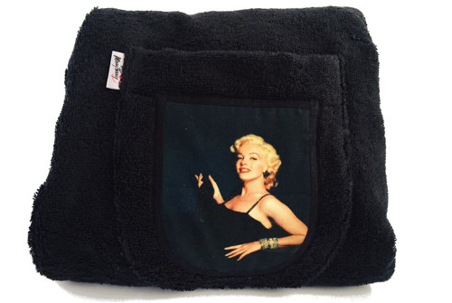 Marilyn Monroe Glamour: černý župan & saunový kilt