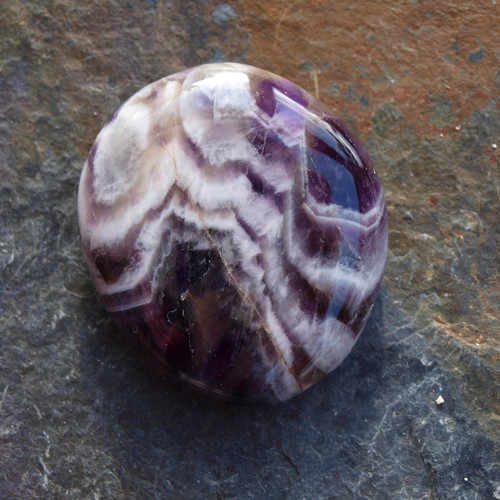 Ametyst chevron, placka 41 x 38 mm — foto 1