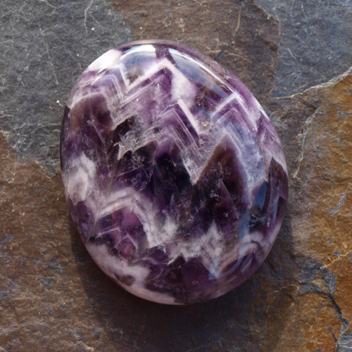 Ametyst chevron, placka 46 x 38 mm — foto 1