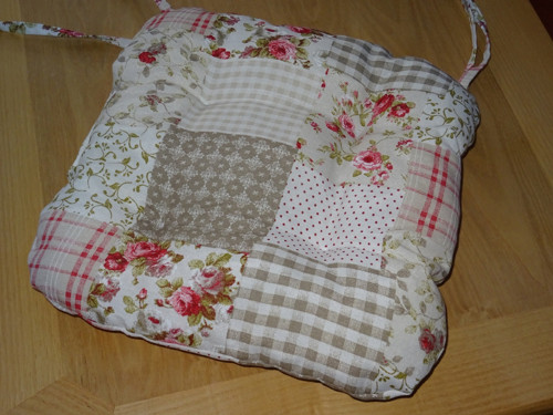 Podsedák-patchwork- růže