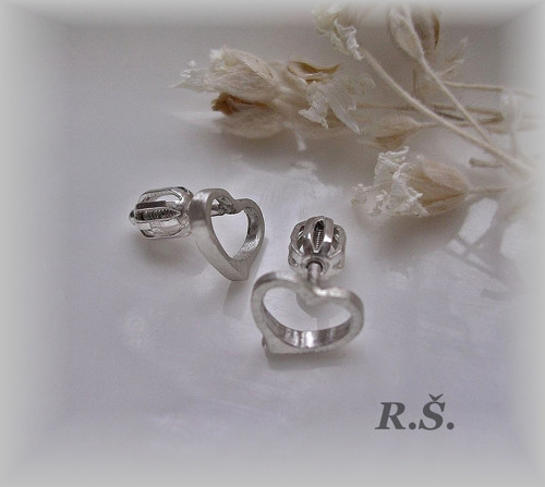 Malá srdíčka SILUETA ... 8,2 x 6,7 mm . ŠROUBKY