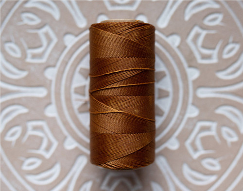 Linhasita 0.5mm macrame nit Camel Brown (498)