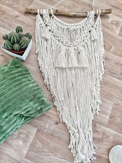 Macrame dekorace v krémové barvě — foto 1