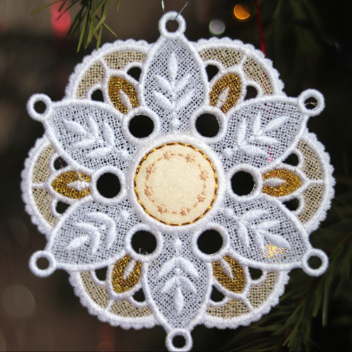 Ornament vánoční vločky (bílo-oříškovo-zlatá) I.