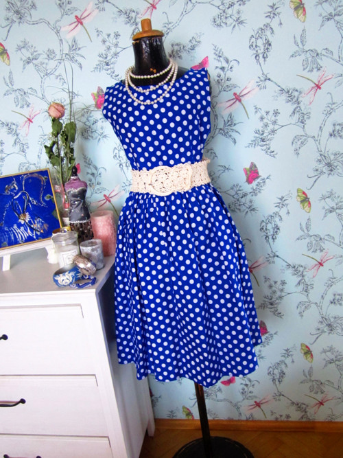 Šaty retro look modrobílé puntíky — foto 1