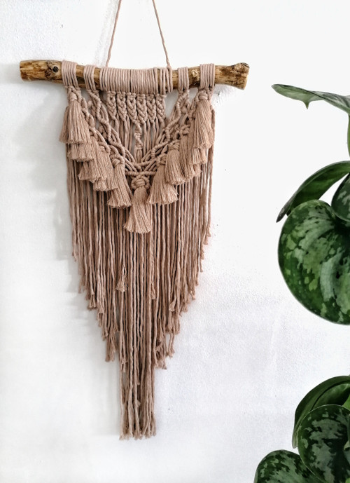 Macrame dekorace v kávové barvě — foto 1