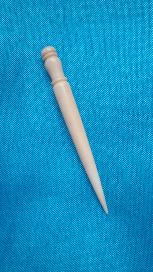 Kostěný nástroj
