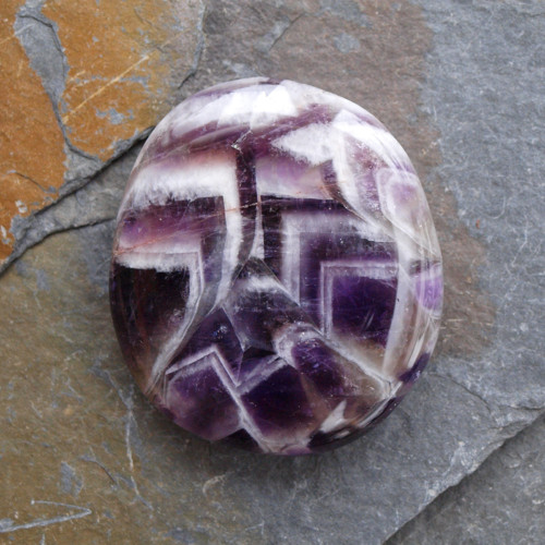 Ametyst chevron, placka 42 x 38 mm — foto 1
