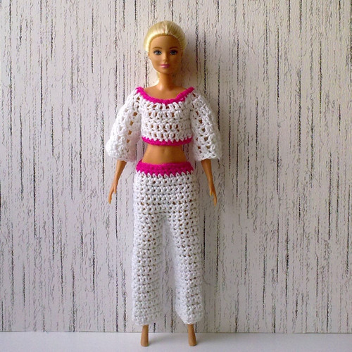 Oblečky pro Barbie - triko, kalhoty — foto 1