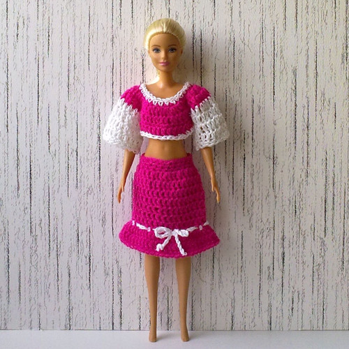 Oblečky pro Barbie - triko, sukně — foto 1
