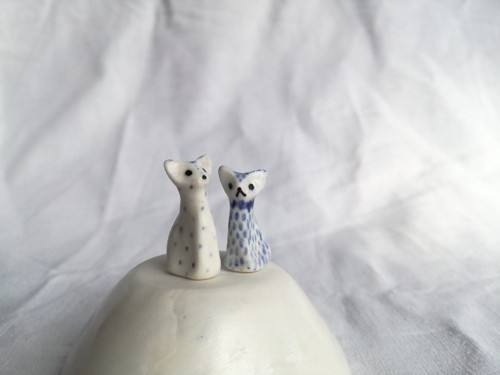 Mini kočka porcelánová čárkovaná — foto 1