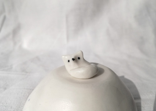 Mini lištička porcelánová ležící — foto 1