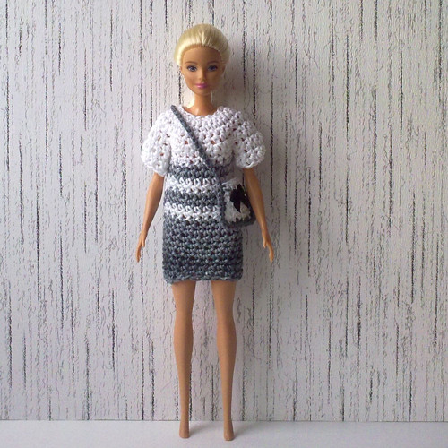 Oblečky pro Barbie - šaty, kabelka — foto 1