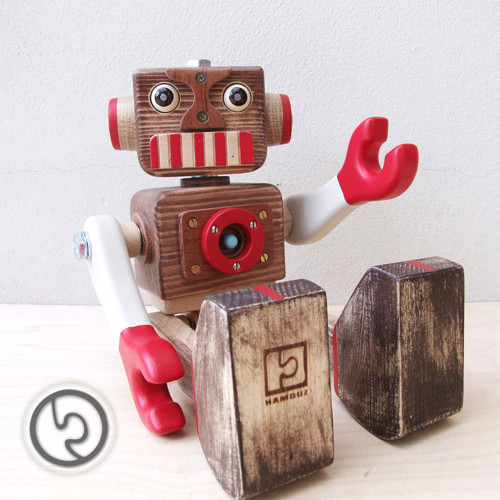 Dřevěný ROBOT Hnědý — foto 1