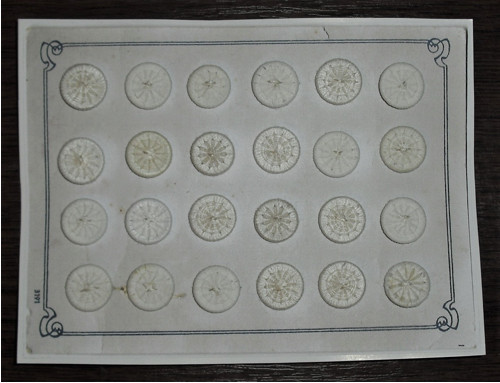 24x starožitné NITĚNÉ knoflíky STAR, Dřevotex