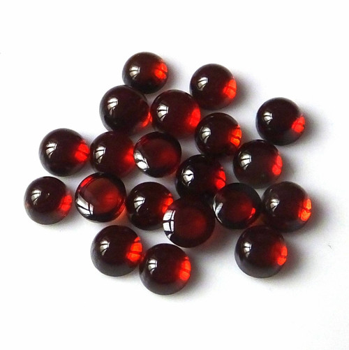 Granát kabošon kulatý 4mm
