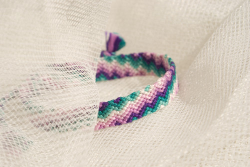 Ombre Zig Zag Friendship Bracelet 2025 | epicamlv.com
