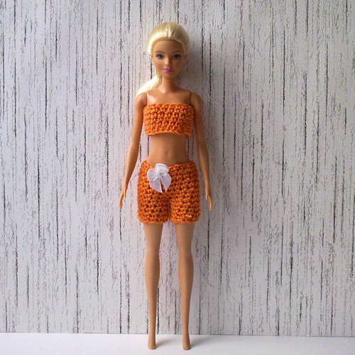 Oblečky pro Barbie - top, kraťasy — foto 1