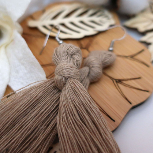 Macramé náušnice uzly a střapce světle hněd