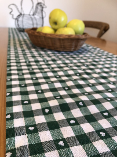 Běhoun na stůl - tmavě zelená se srdíčky — foto 1