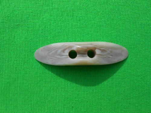 Plastový knoflík velký č.6