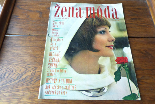 Časopis Žena a móda, číslo 1/1974, střihy!