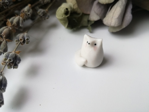 Mini lištička porcelánová sedící — foto 1