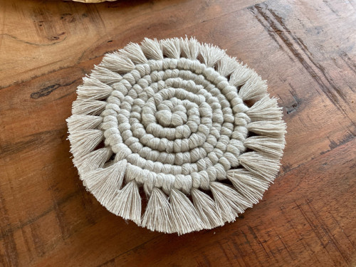 Macramé podtácek béžový — foto 1