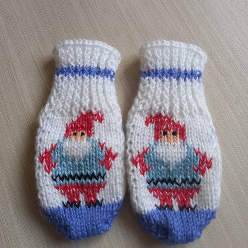 Dětské pletené ponožky s výšivkou
