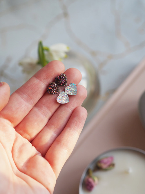 Jemné peckové náušnice srdíčka rosegold a stříbrná