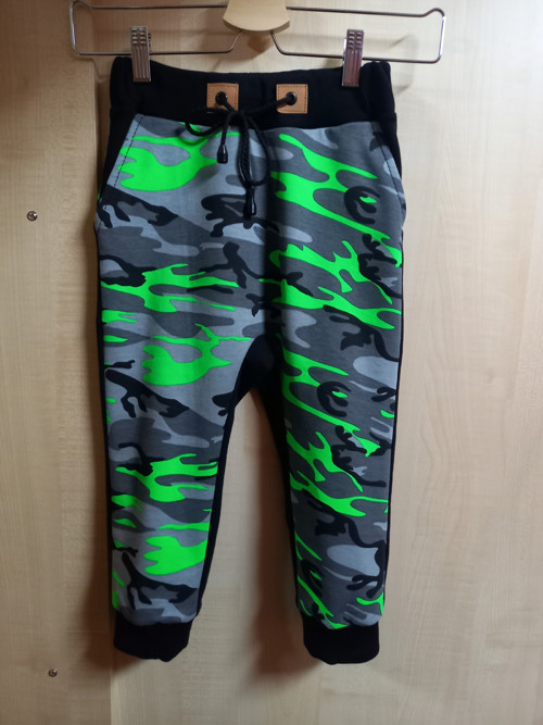 3/4Neon zelená