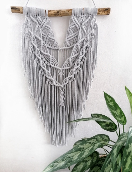 Macrame dekorace ve světle šedé barvě — foto 1