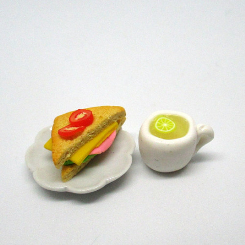 Miniatury pro panenky - toast a čaj