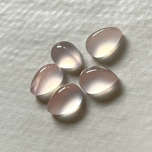 Chalcedon rose kabošon kapka 6x4mm