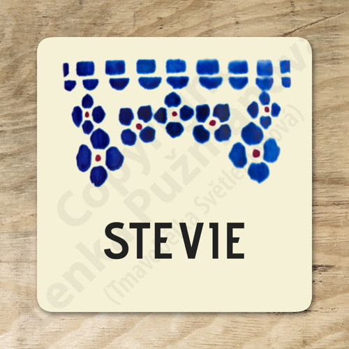 Stevie – samolepka na kořenku