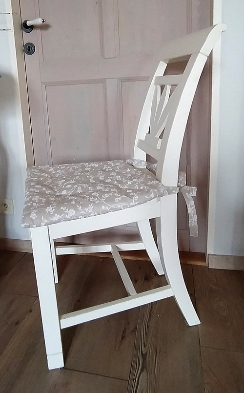 Sedáky s kvítky na režné