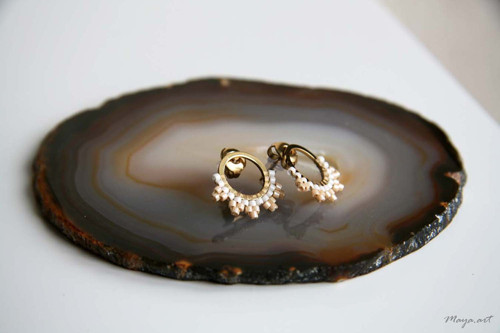 Béžovozlaté šité náušnice STITCHED EARRINGS