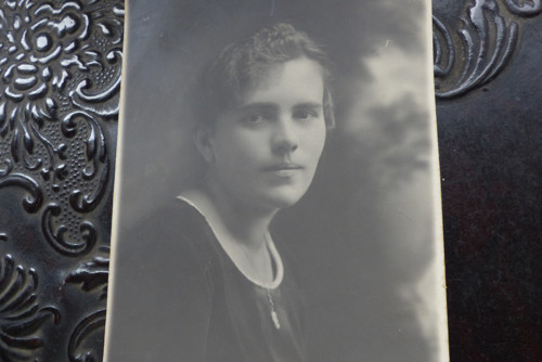 Sestřenka ...stará fotografie, fotopohlednice