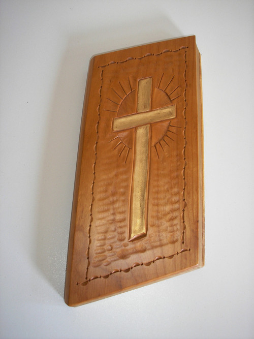 Bible s křížem 2