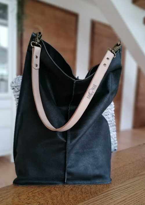 Velká černá kožená kabela — foto 1