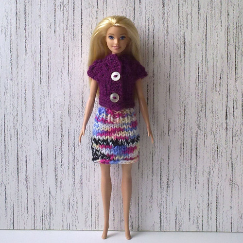Oblečky pro Barbie - tričko, sukně — foto 1