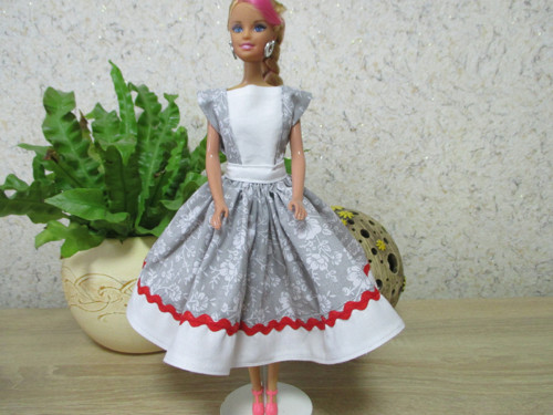 Šaty pro Barbie — foto 1