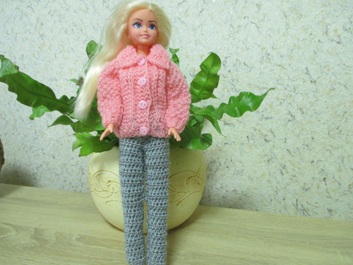 Svetr a kalhoty pro Barbie — foto 1