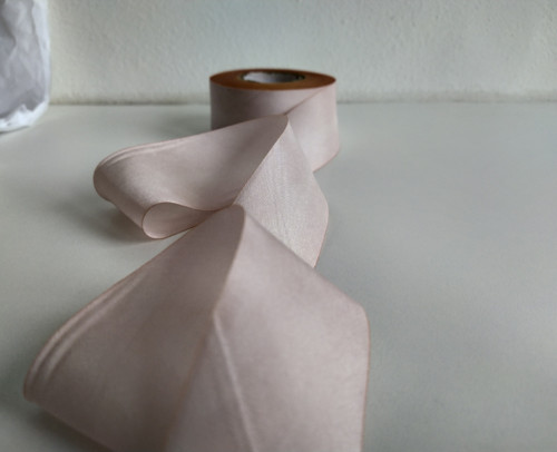Stuha z jemného hedvábí - Róza, 4 cm